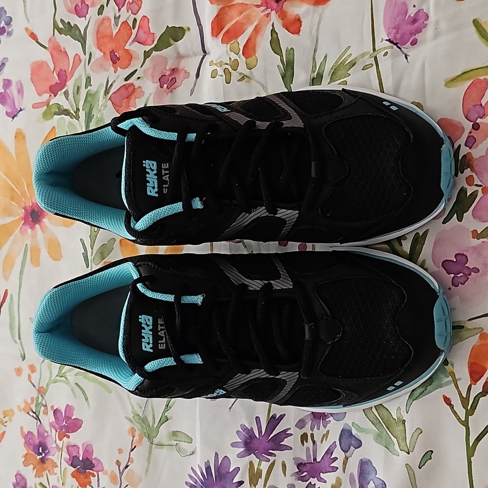 Brand New Women's Ryka Tennis shoe. Black and Turquoise. Size 8 1/2 med.